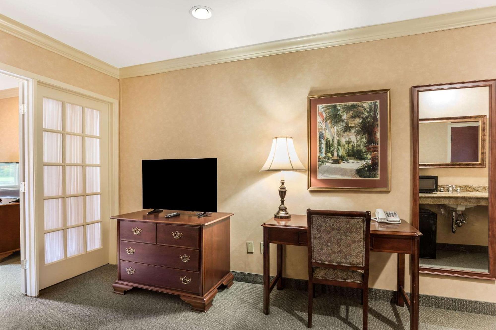Traditions Hotel & Spa, Ascend Hotel Collection Johnson City Екстериор снимка