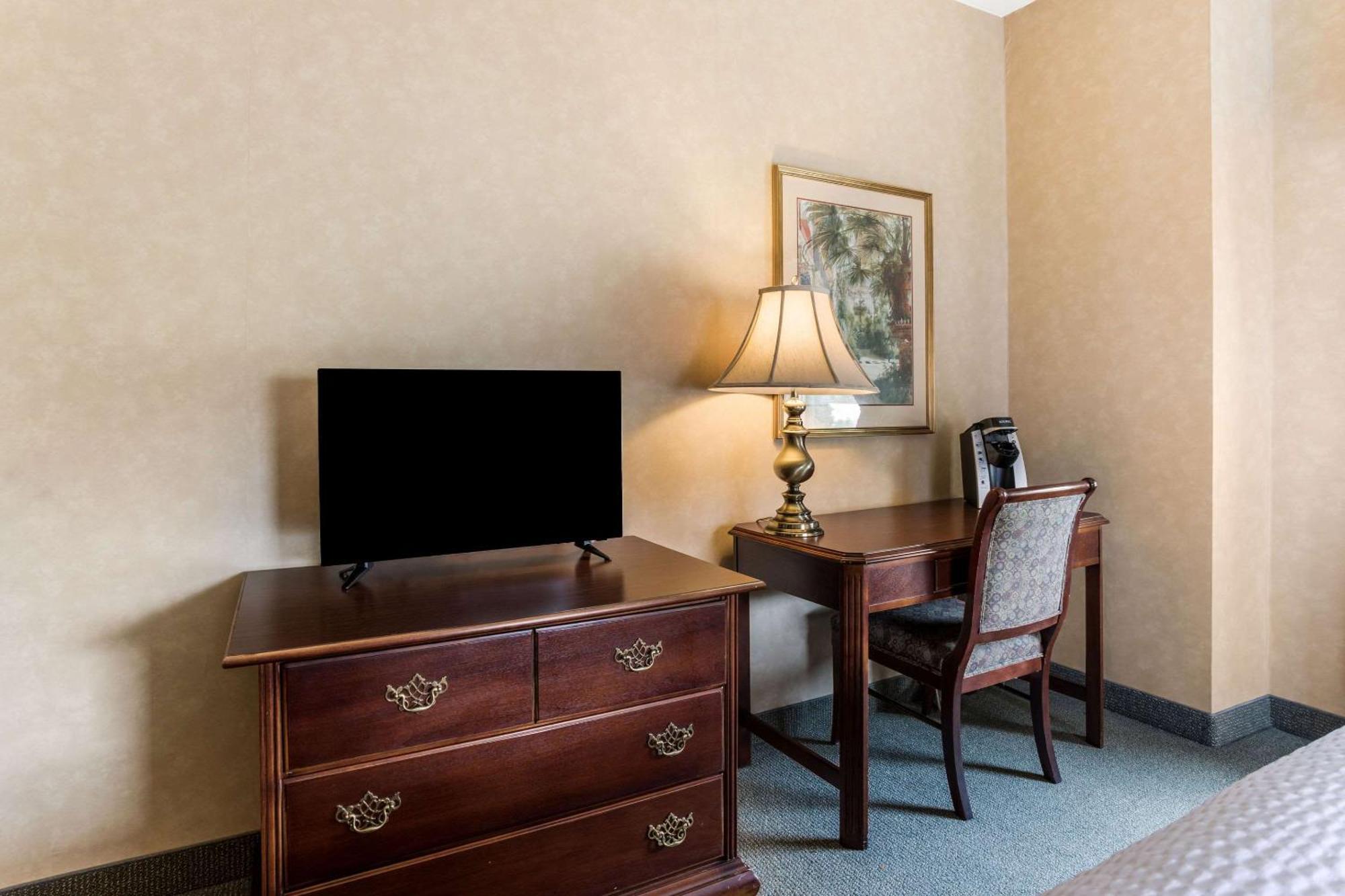 Traditions Hotel & Spa, Ascend Hotel Collection Johnson City Екстериор снимка